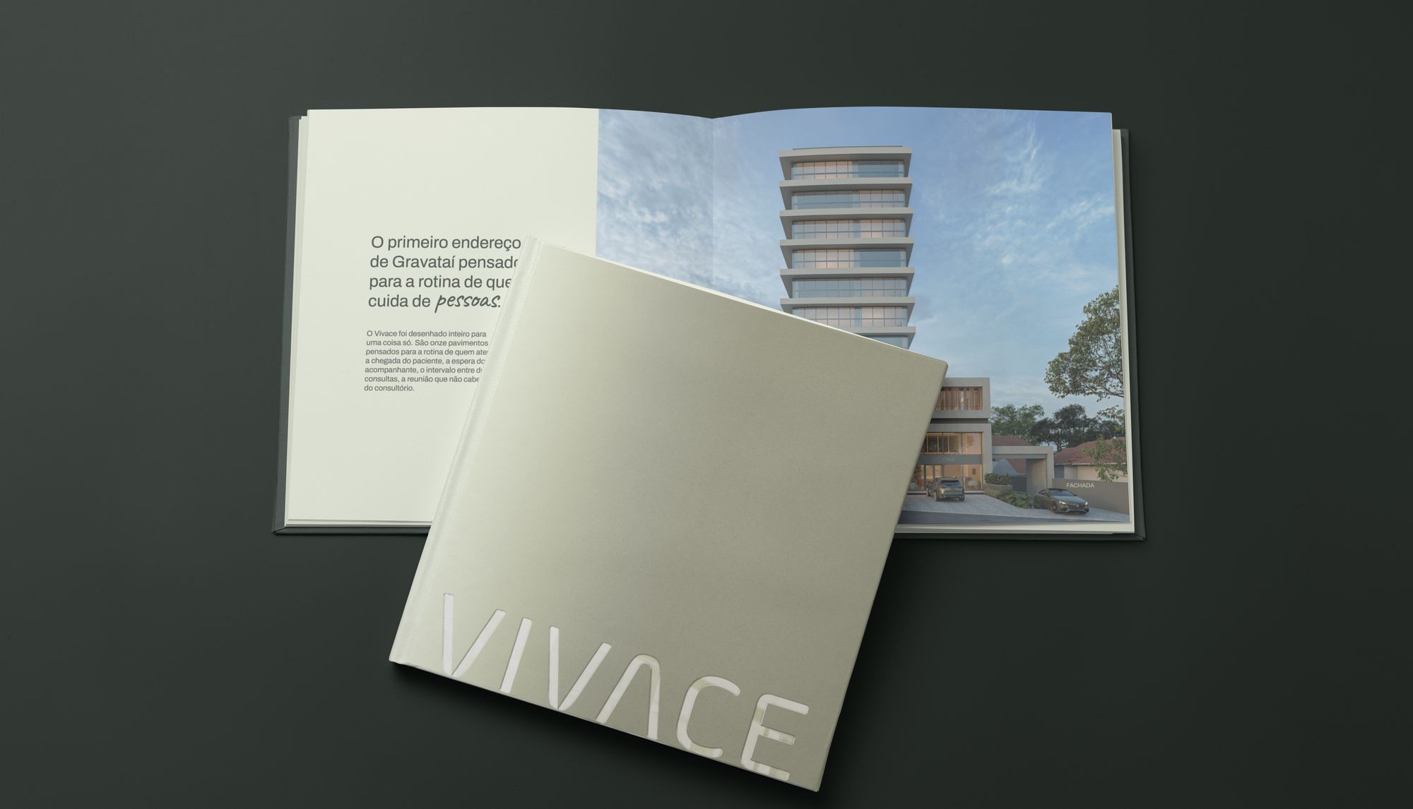 Book de vendas do Vivace aberto, com a capa em primeiro plano